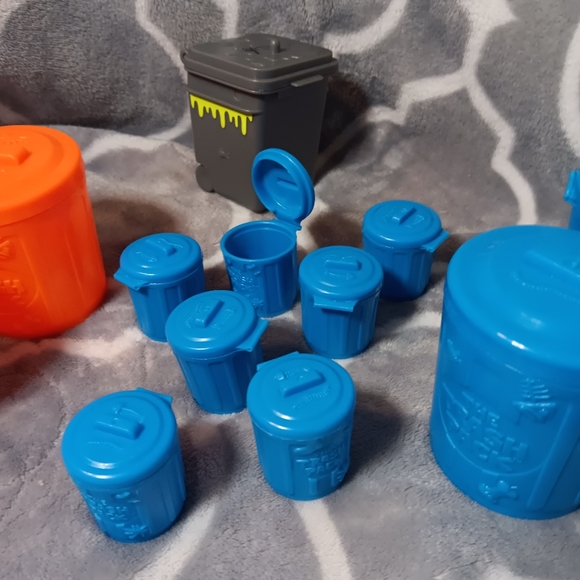 Lot of small trash cans - Picture 5 of 6